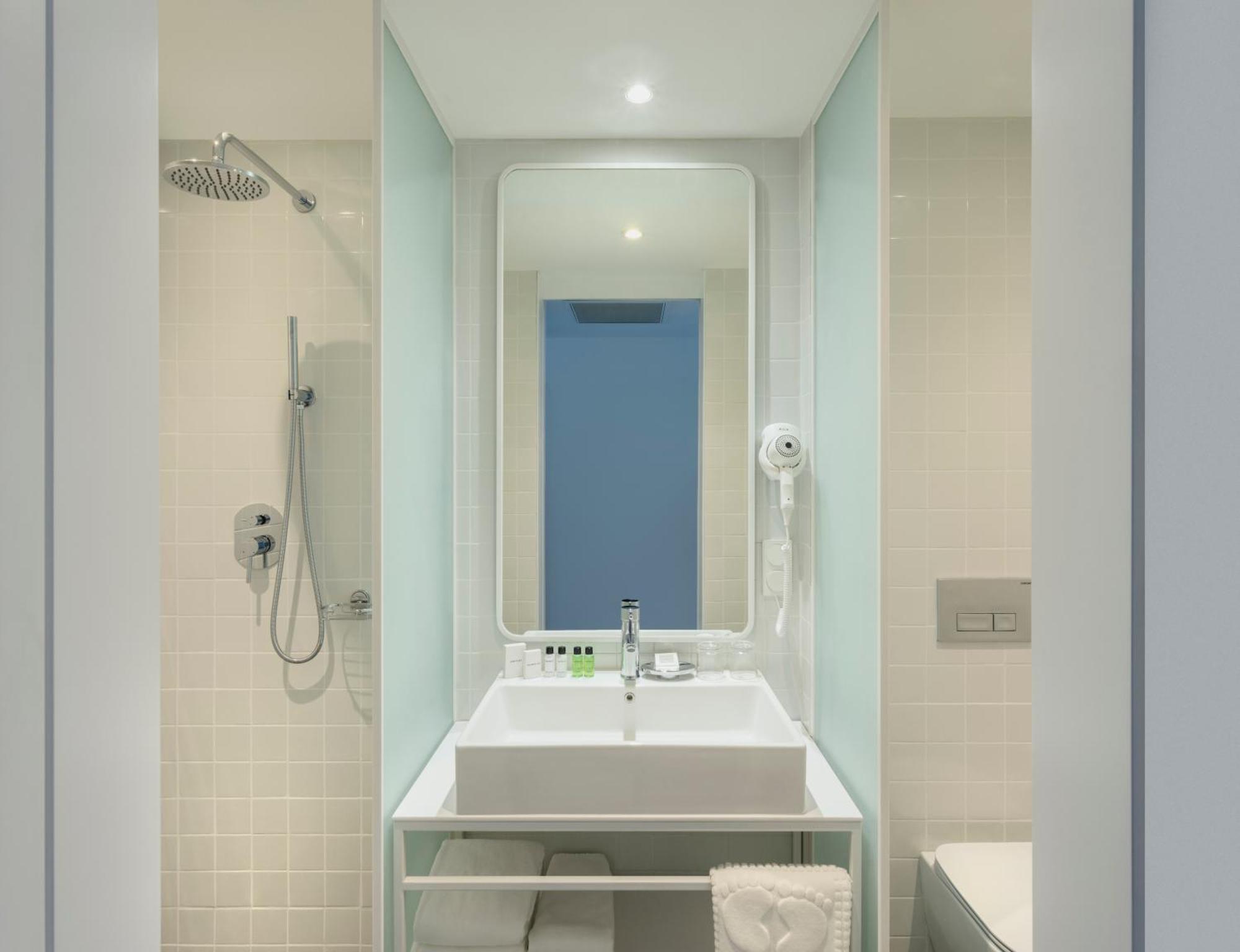 Golden Tulip Design Tbilisi Hotel Kamer foto