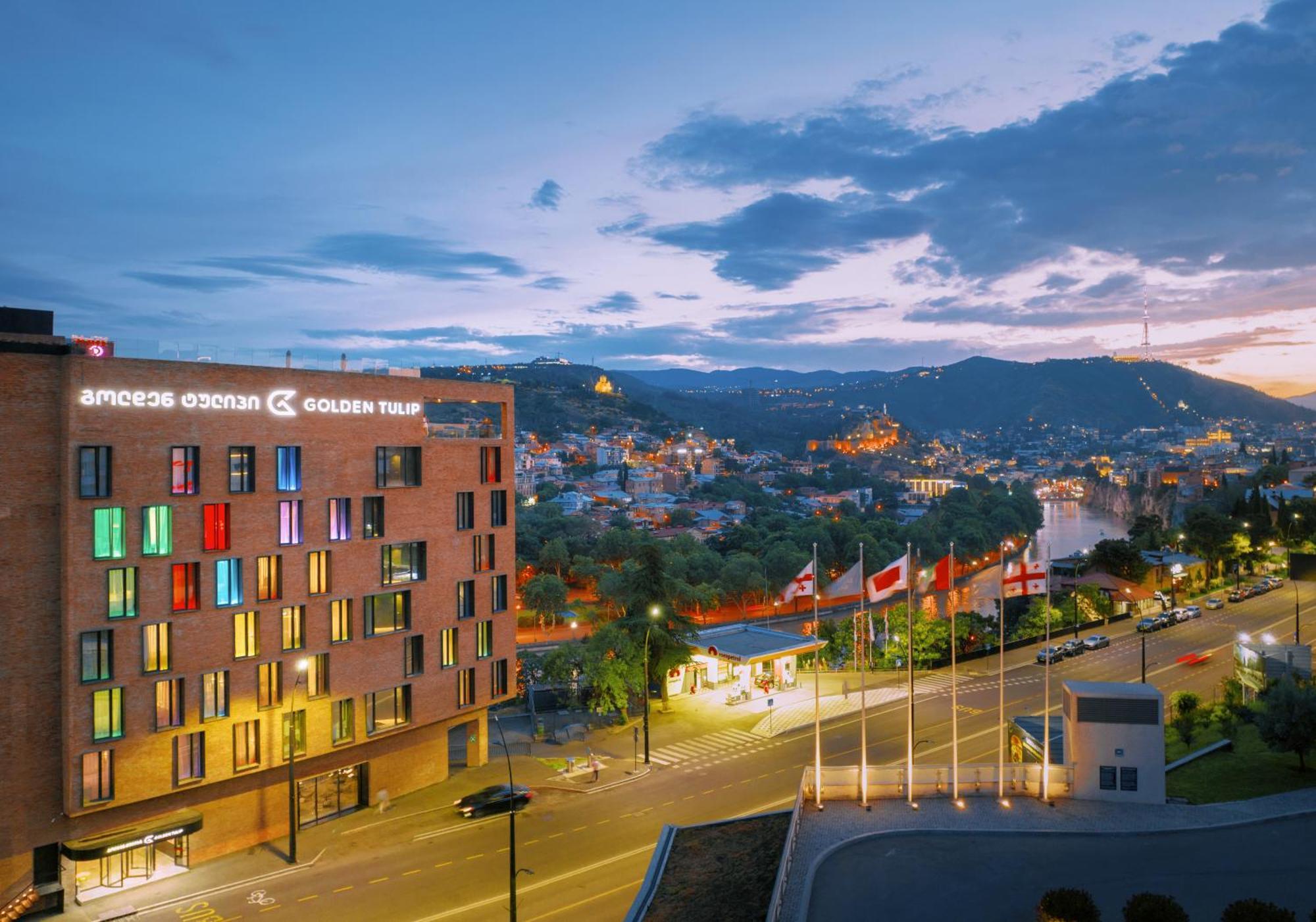 Golden Tulip Design Tbilisi Hotel Buitenkant foto