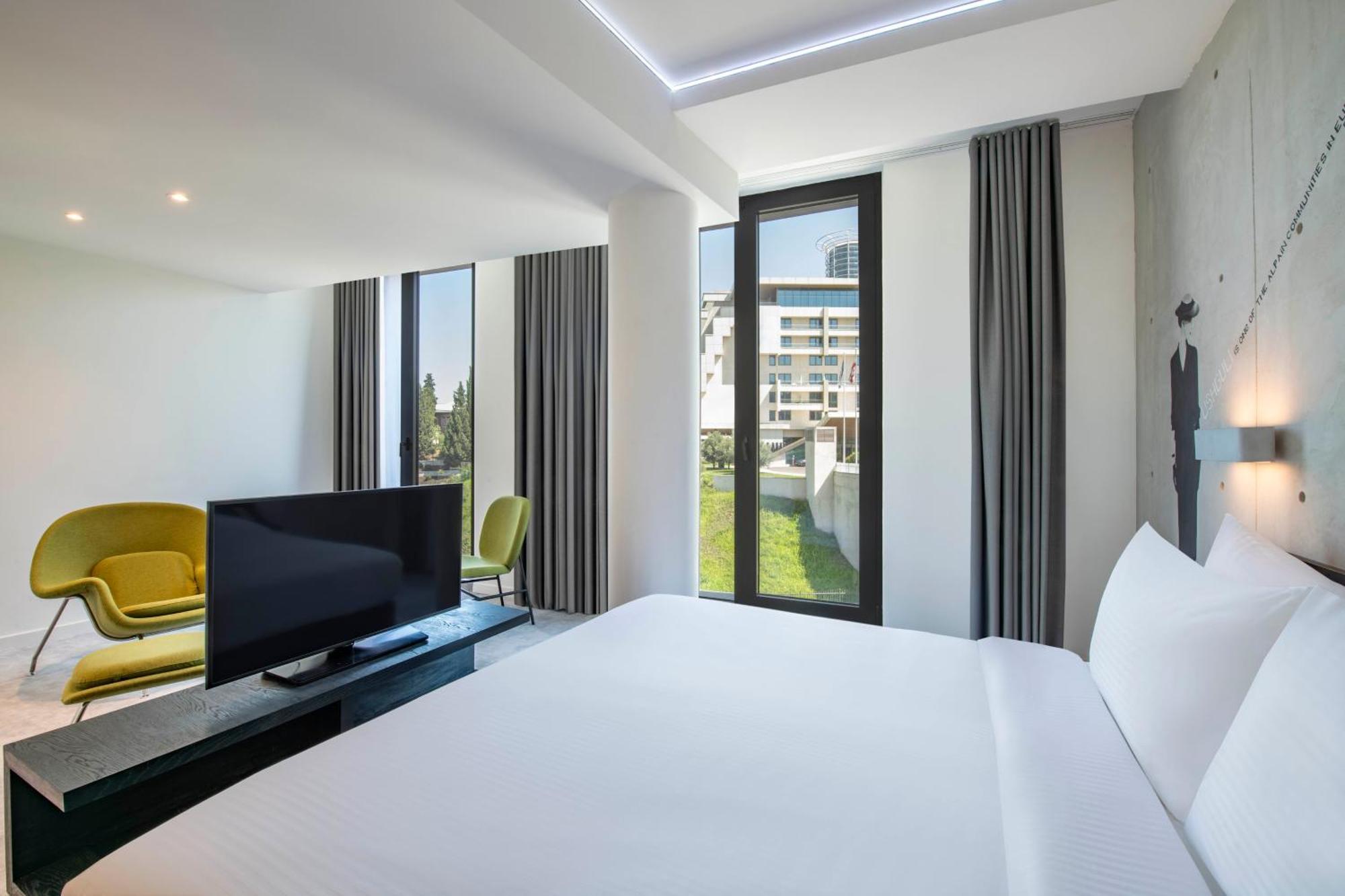 Golden Tulip Design Tbilisi Hotel Kamer foto